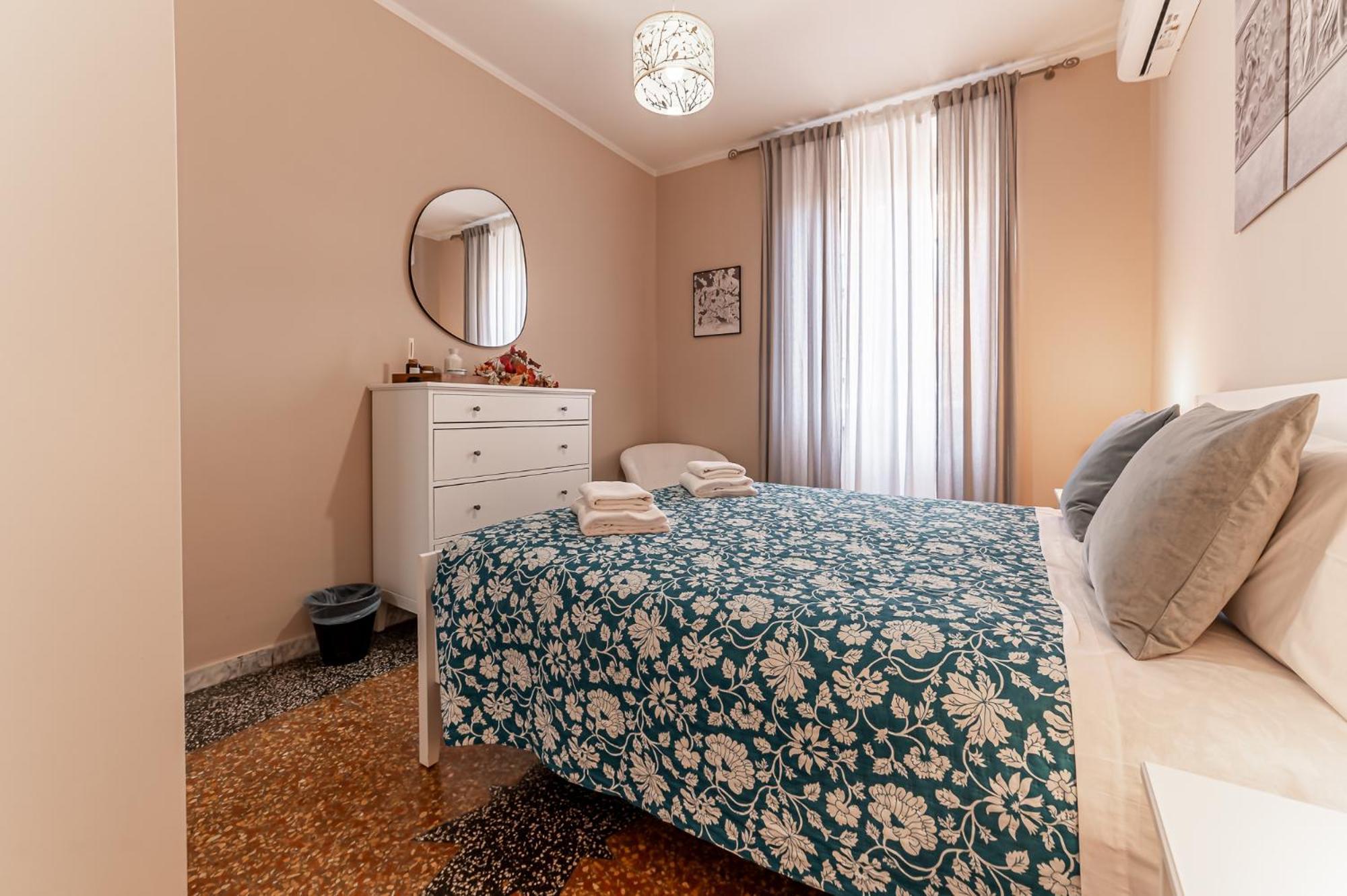 In Tuscolana Train Station & Metro A Appartement *