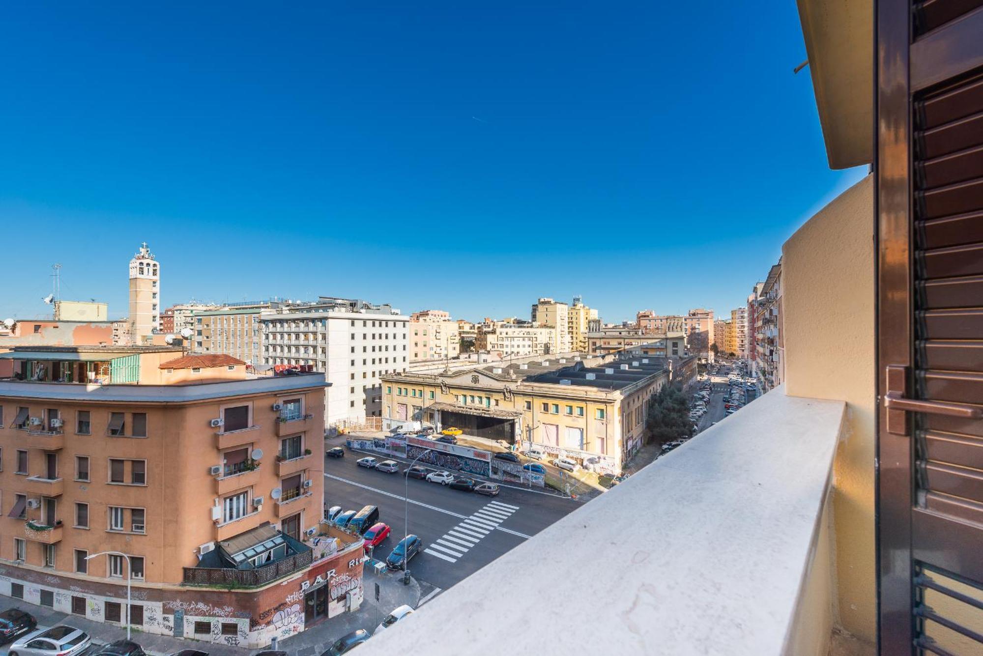 Appartement In Tuscolana Train Station & Metro A