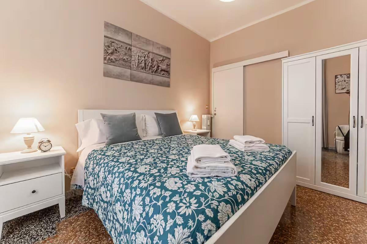 Appartement In Tuscolana Train Station & Metro A *